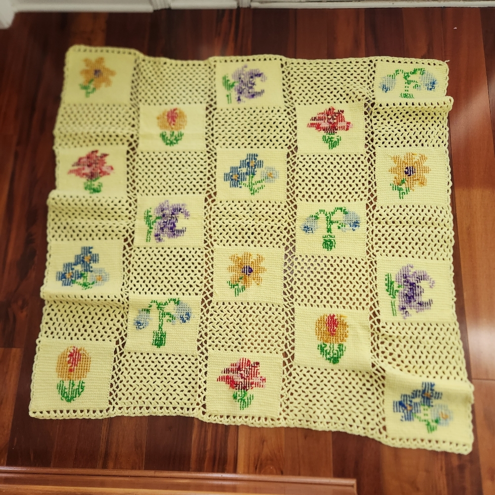 Vintage Crochet Afghan Flower Garden Sofa Spring Throw Blanket - Picture 7 of 9